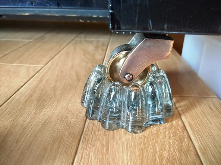 珍しいガラス製ピアノ用インシュレーター